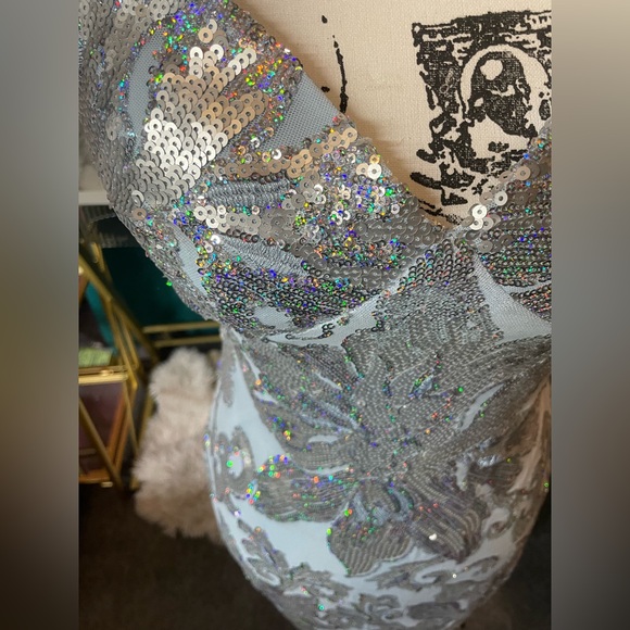 NWT! Sz 11/12 Light Blue & Silver Sequined Prom/Homecoming Dress - Picture 4 of 12